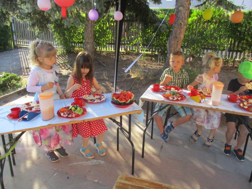 Festessen zum Zuckertütenfest in der Kita Märchenland