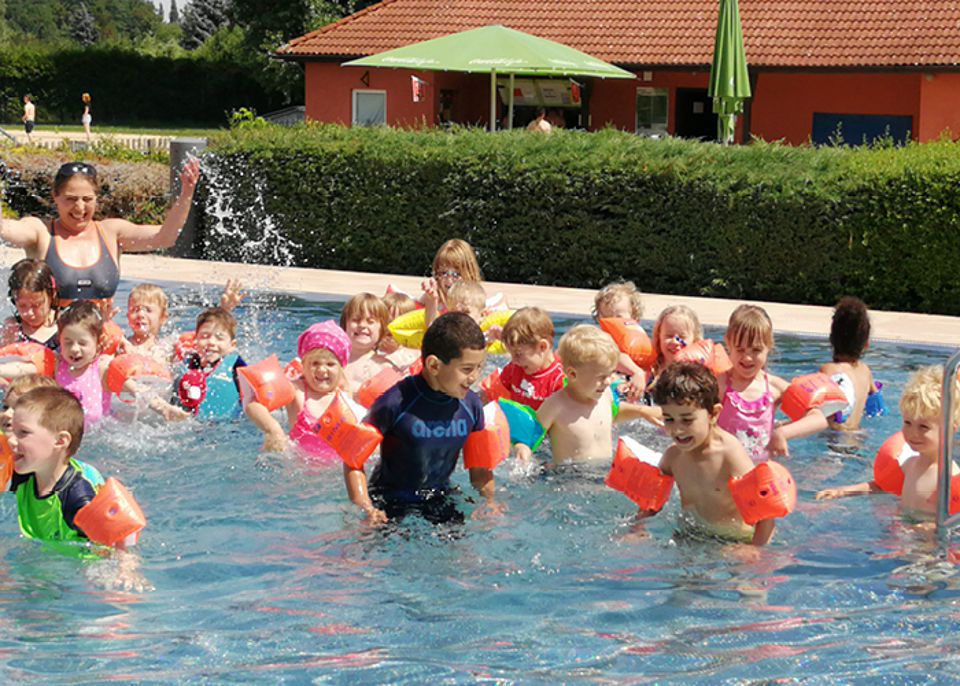 Badelaune bei den Kita-Kindern der DUALINGO