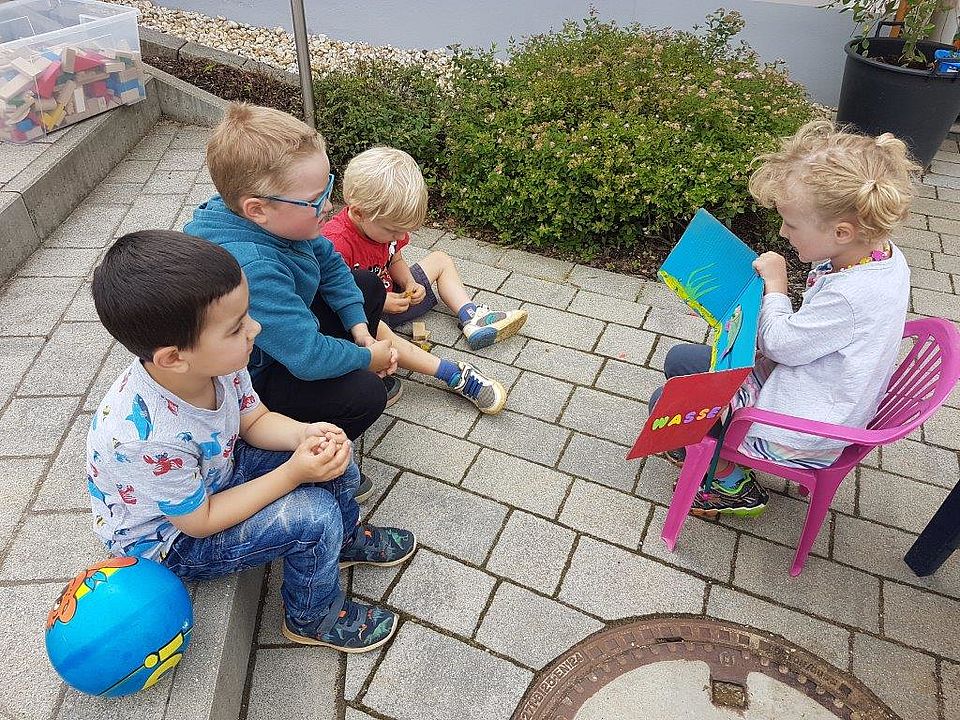 Kita-Kinder erzählen Geschichten aus dem Mee