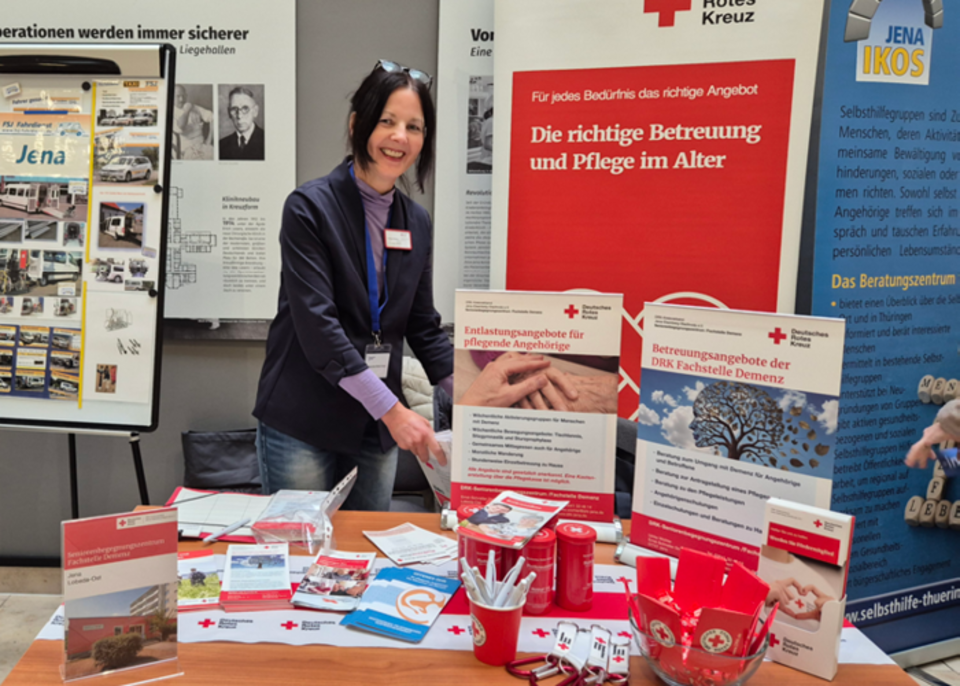 SBZ und Fachstelle für Demenz in Lobeda-Ost DRK Mitarbeiterin des SBZ und der Fachstelle für Demenz