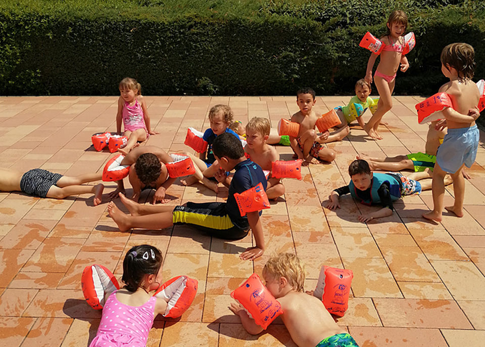 Trockenübungen vor dem Schwimmen