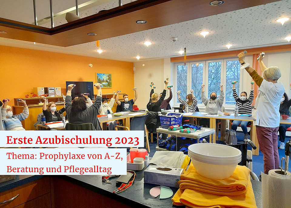 Jutta Bethke-Morgenroth aus der sozialen Betreuung zeigt Übungen zur Sturzprophylaxe Jutta Bethke-Morgenroth aus der sozialen Betreuung zeigt Übungen zur Sturzprophylaxe